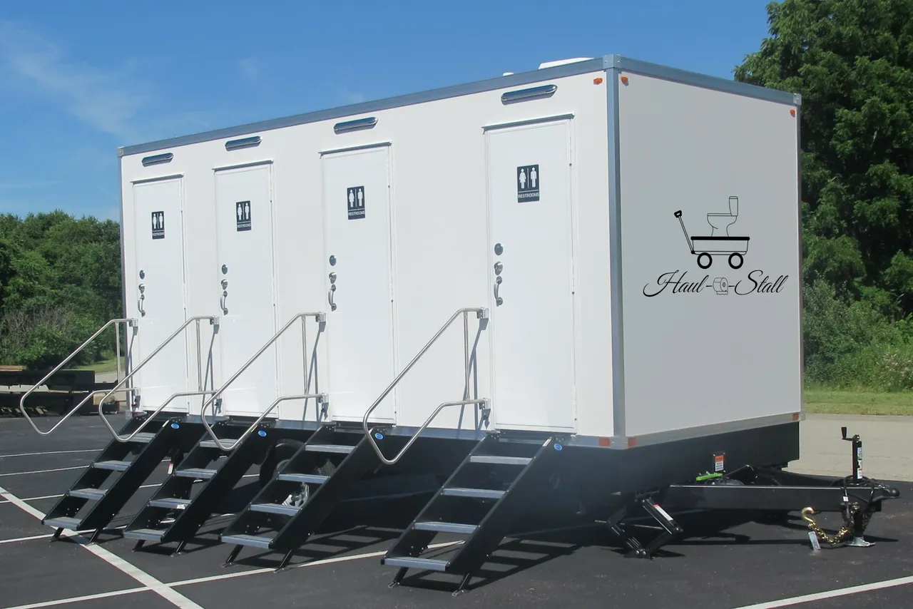 4 Stall 4 Door Trailer — Exterior
